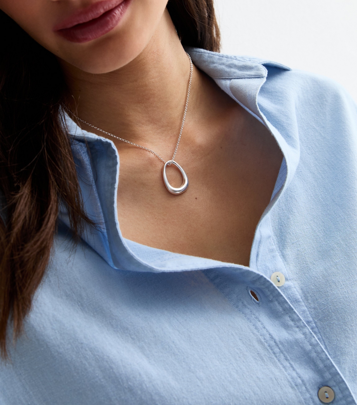 Silver Oval Cut-Out Pendant Necklace New Look