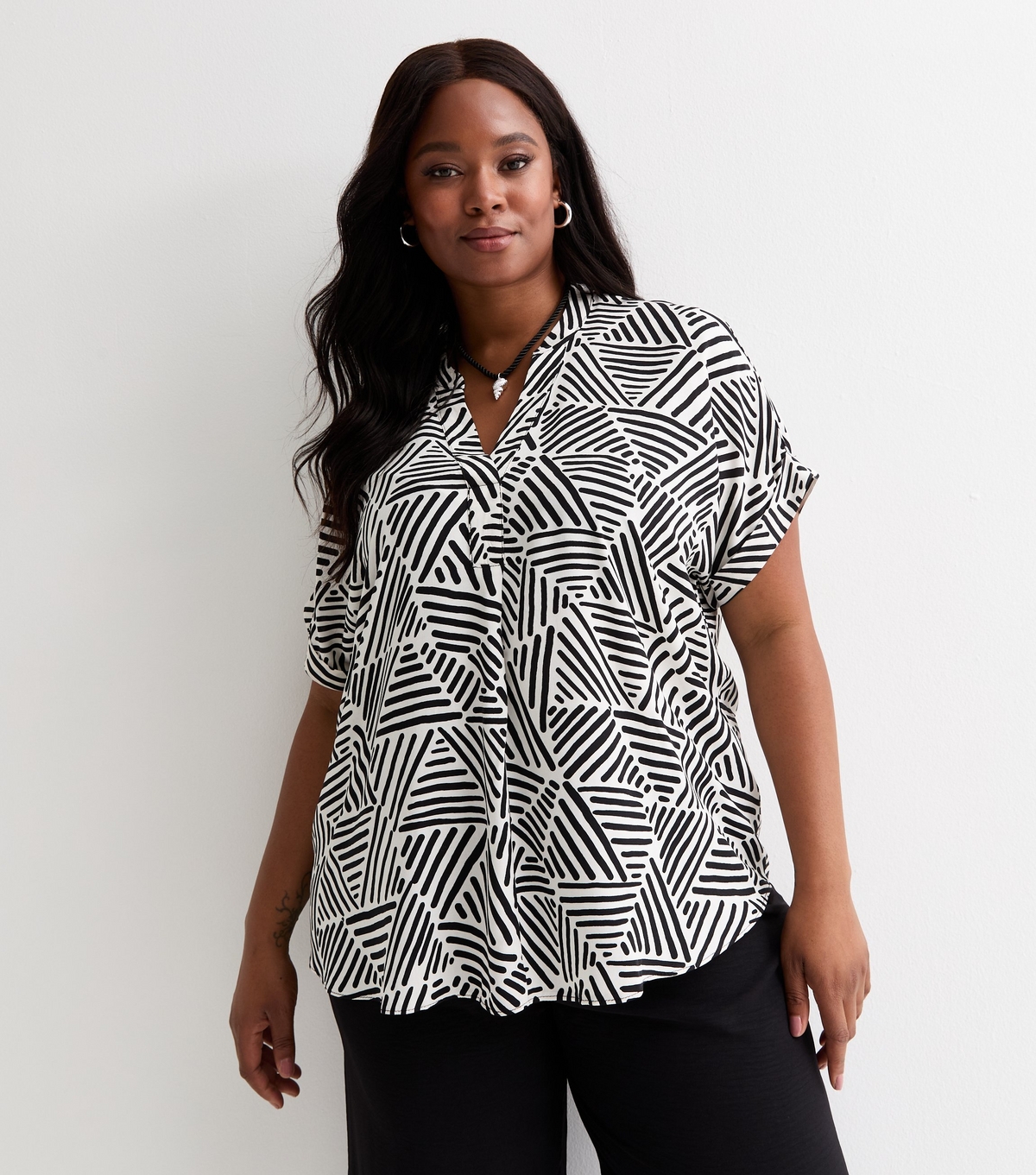 Women's Plus Size White Geometric-Print Top Curves New Look