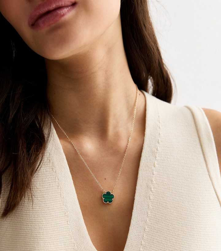 Green Flower Pendant Necklace