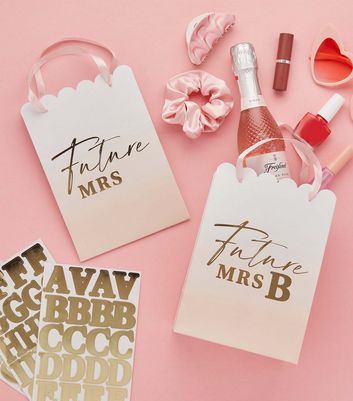 4 Pack Future Mrs Personalised Party Bags New Look