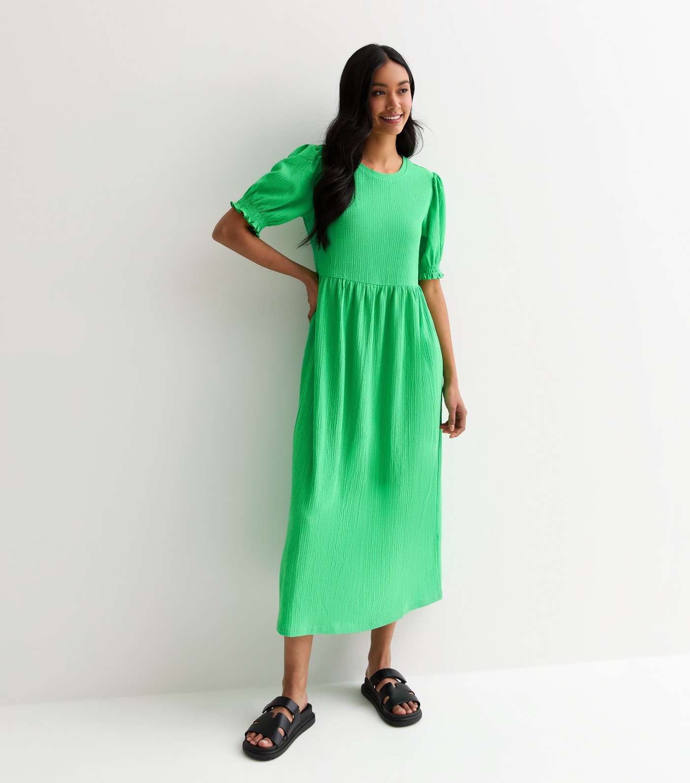 Green Crinkle Short Sleeve Midi Smock Dress Image 3