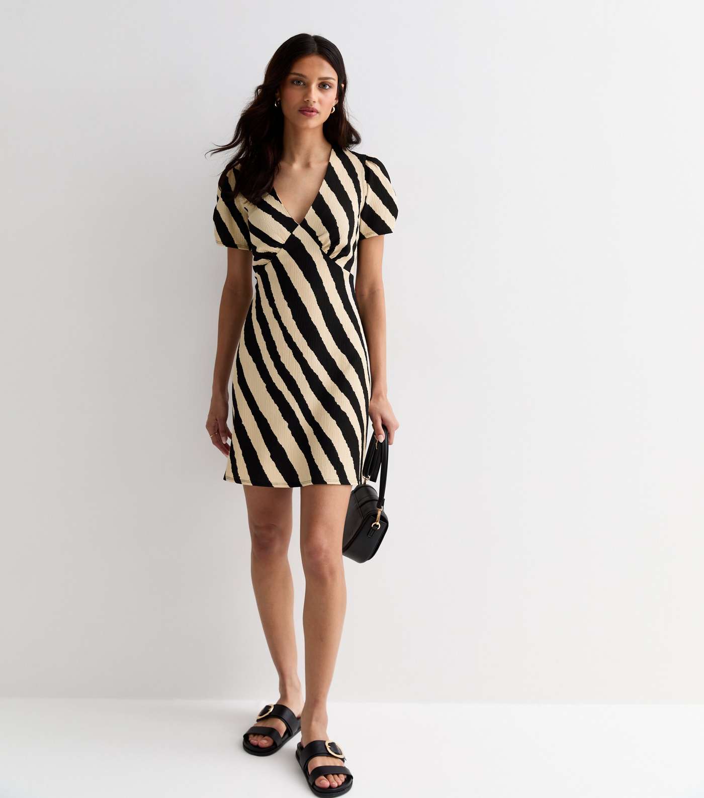 Black Diagonal Stripe Crinkle Short Sleeve Mini Dress Image 2