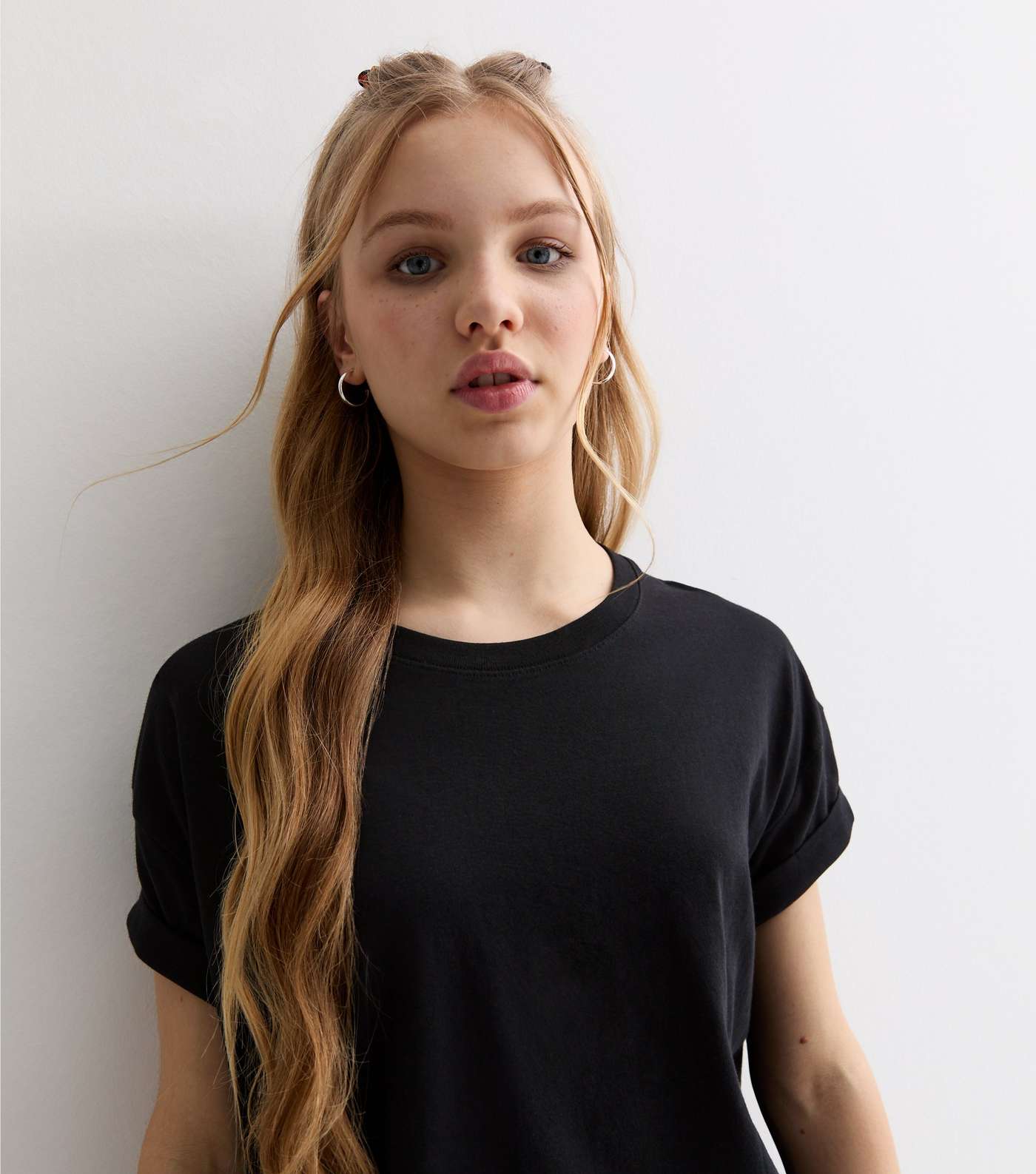 Girls Black Cotton Relaxed Fit T-Shirt Image 2