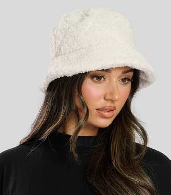 South Beach Cream Borg Quilted Bucket Hat