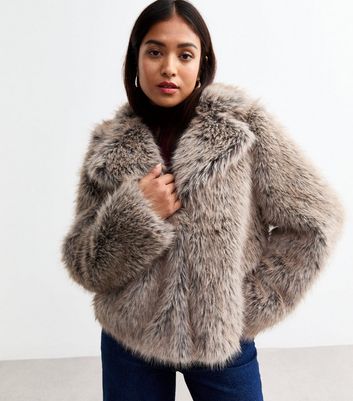 Petite Grey Cropped Faux Fur Jacket New Look