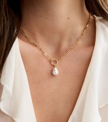Faux pearl necklace discount