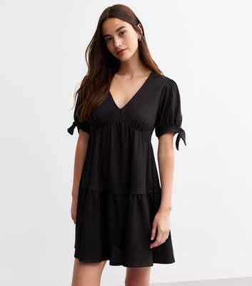 Black Crinkled V-Neck Mini Smock Dress 