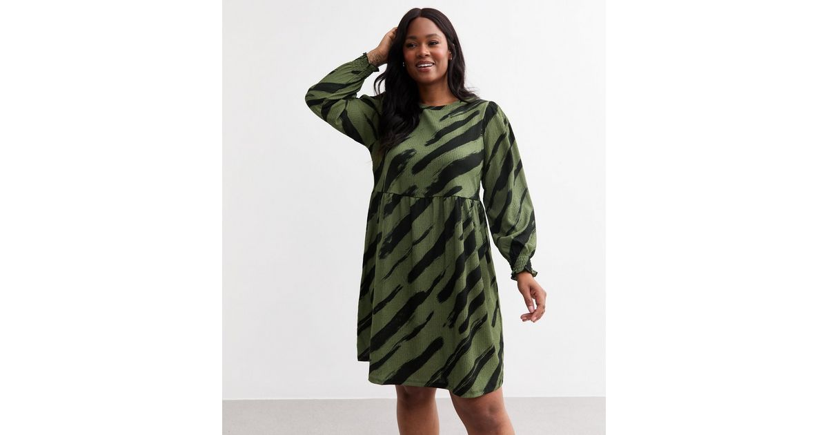 Green Curves Crinkled Mini Smock Dress | New Look