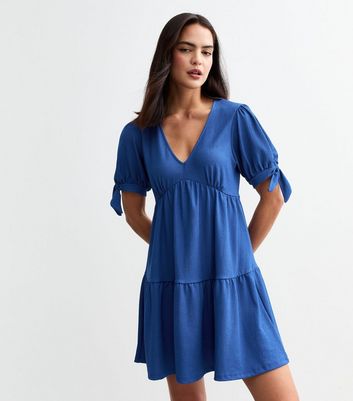 Blue Crinkled V-Neck Mini Smock Dress | New Look