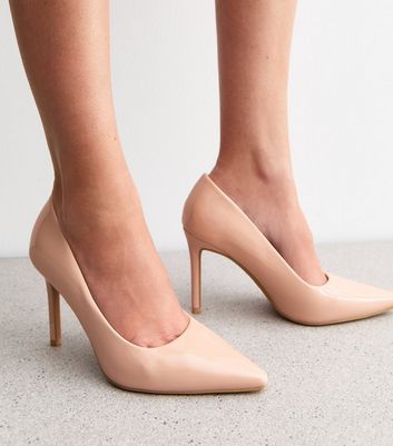 Cream fashion closed toe heels