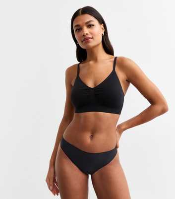 Black Seamless Ruched Bra