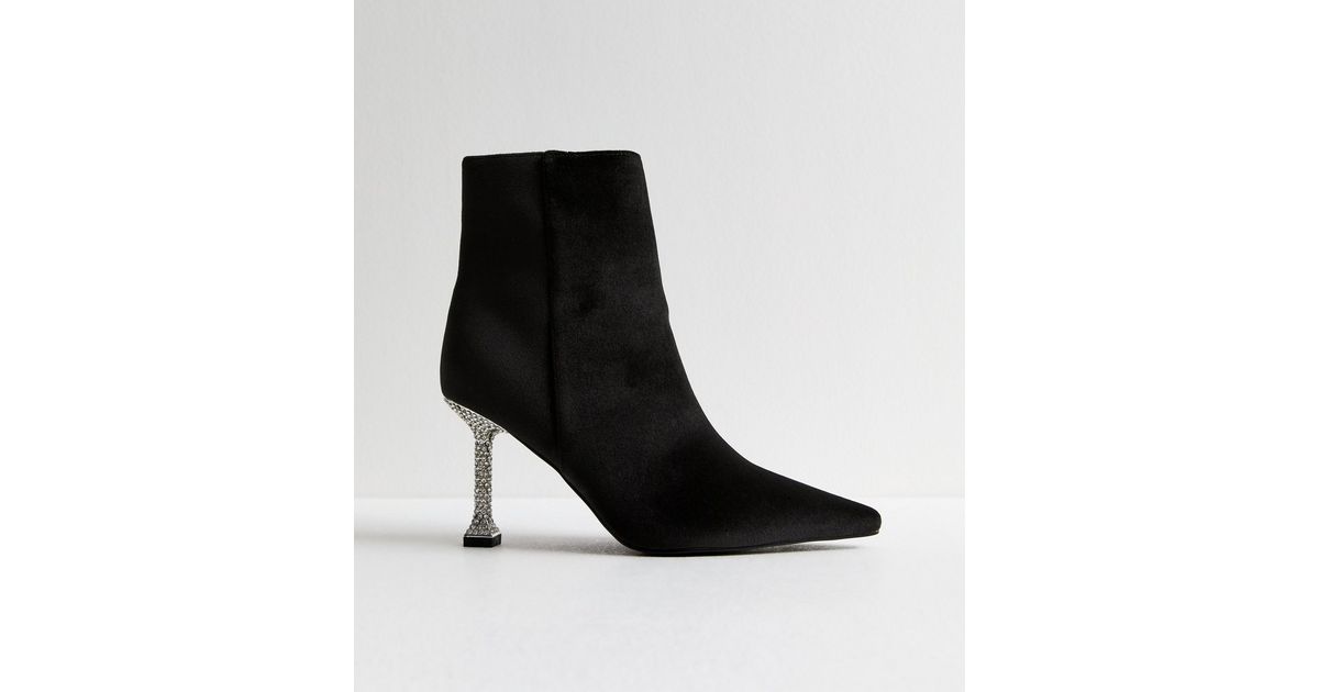Shiny Stiletto With Thick Diamante Vamp Shoe