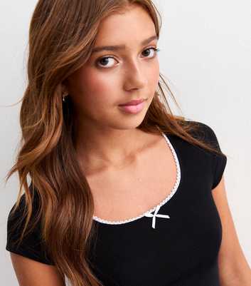 Girls Black Bow Trim Scoop Neck T-Shirt