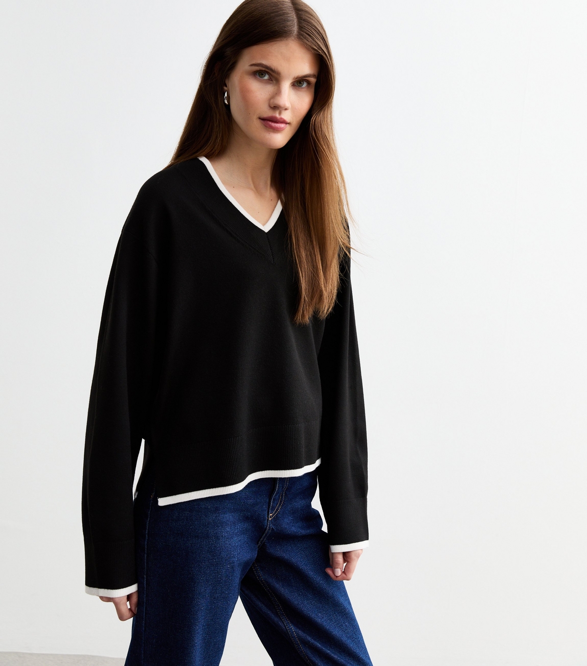 Women's Black Contrast Tipping V-Neck Jumper New Look
