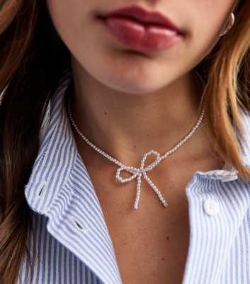 White Faux Pearl Beaded Bow Necklace