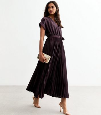 Burgundy pleated midi dress hotsell