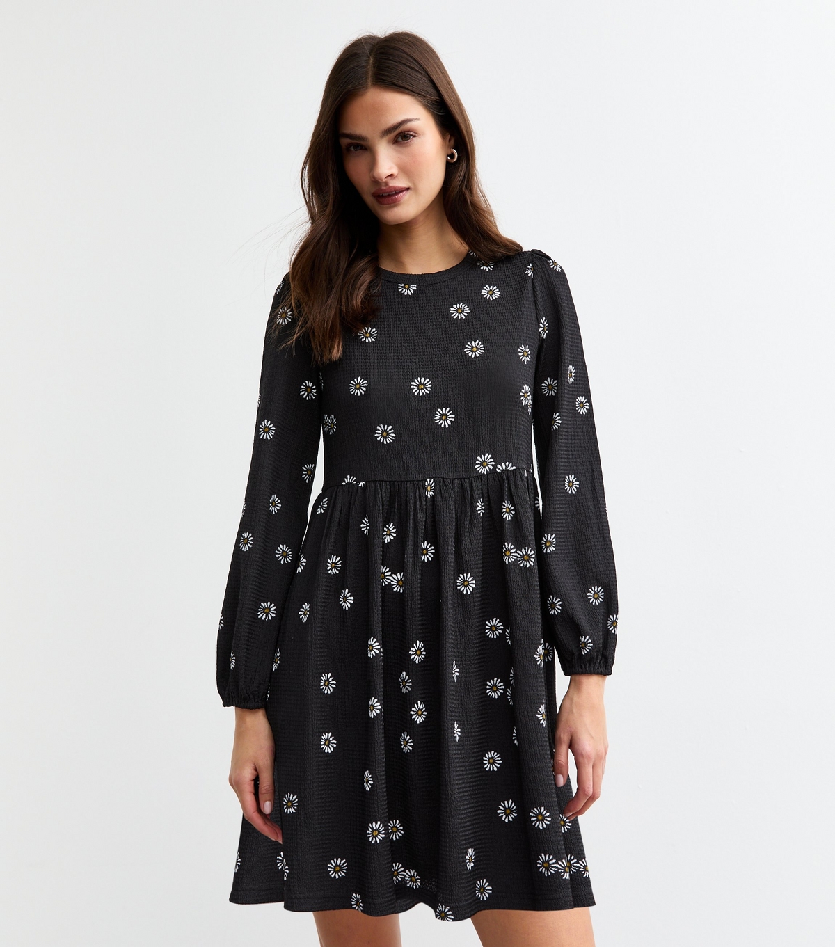 Women's Black Daisy Print Crinkle Texture Mini Dress New Look