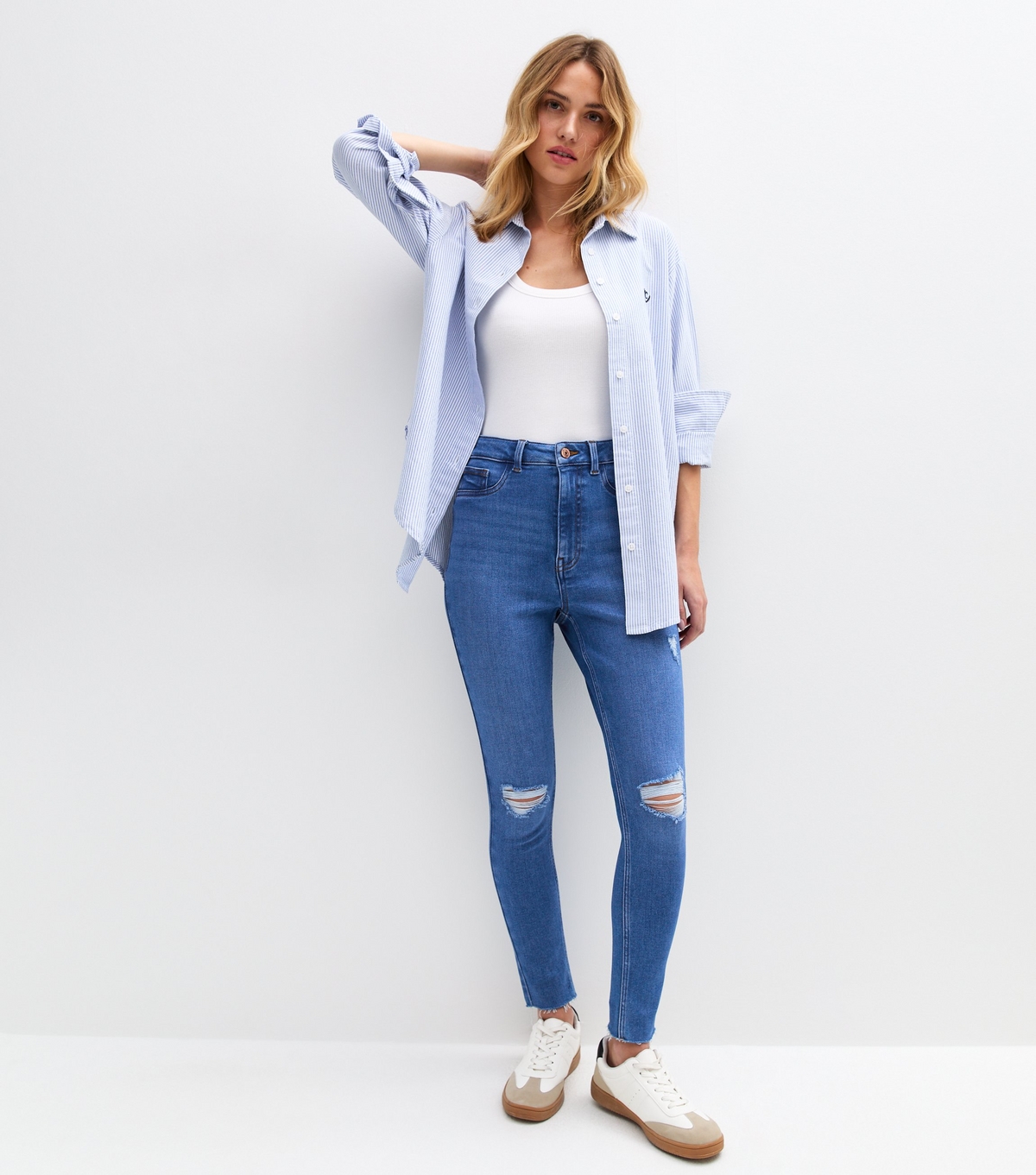 Women's Blue Ripped Hallie Skinny Jeans New Look