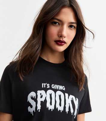 Black Halloween It's Giving Spooky Slogan Jersey T-Shirt