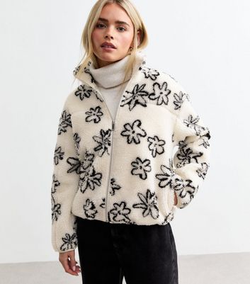 petite-white-daisy-print-borg-