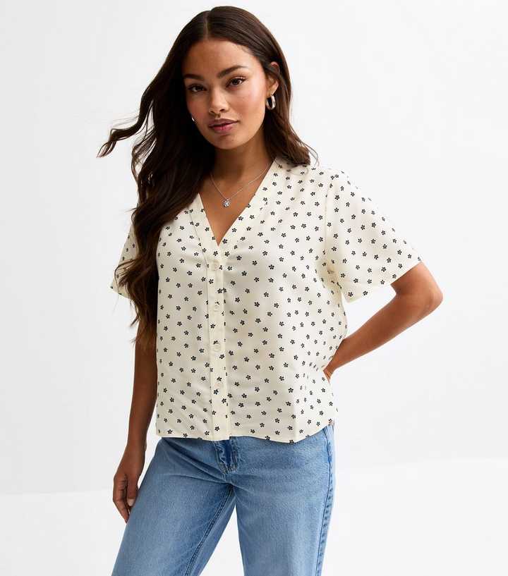 Petite Cream Daisy Print Short Sleeve Blouse