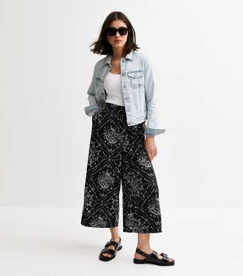 Black Bandana Print Crop Trousers
