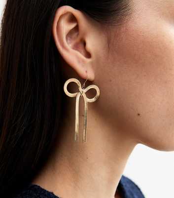 Gold Tone Snake Chain Bow Earrings