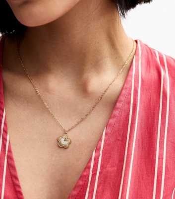 Gold Tone Flower Pendant Necklace