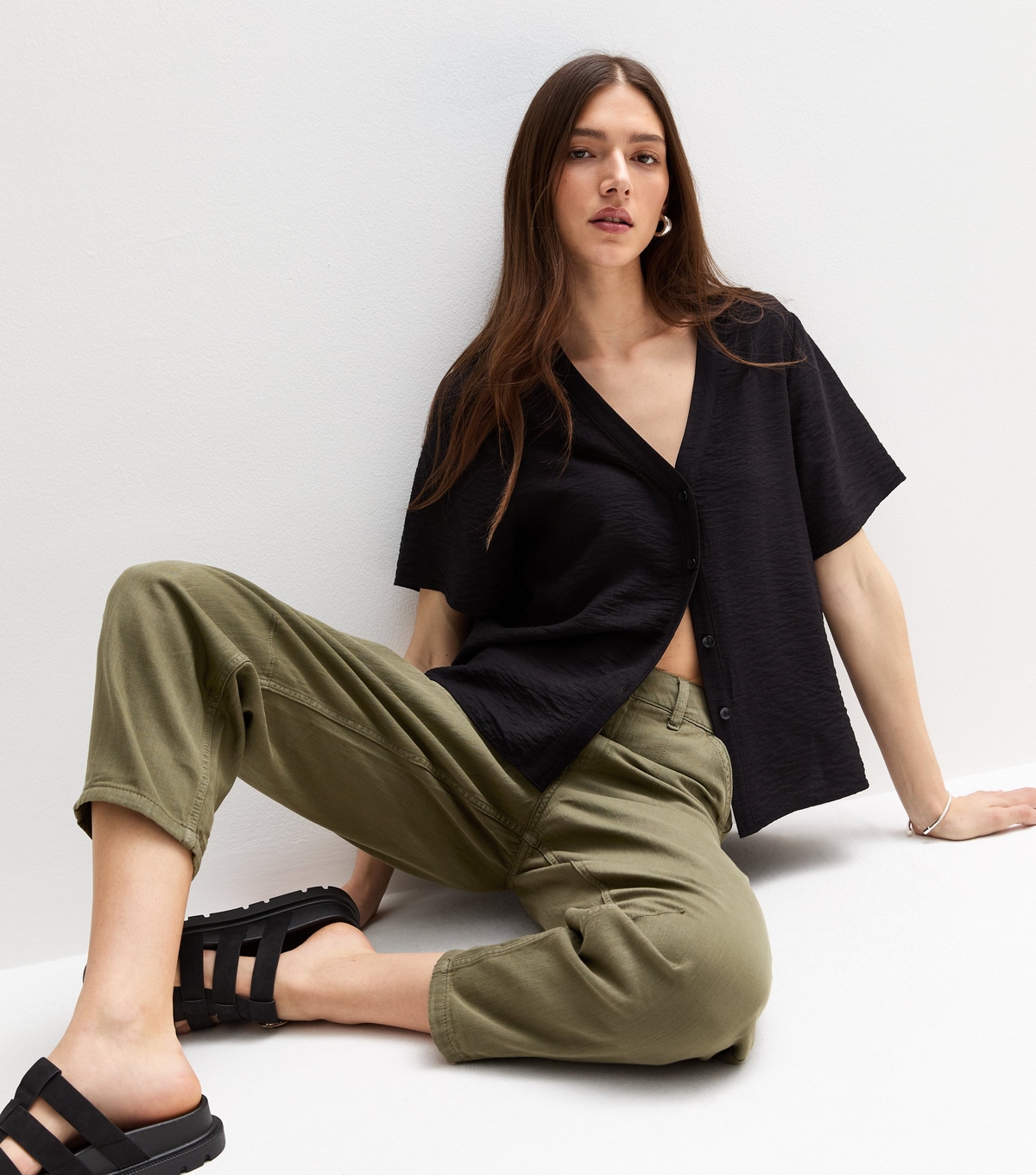 Women's Khaki Twill Barrel Leg Ankle Grazer Cargo Trousers New Look