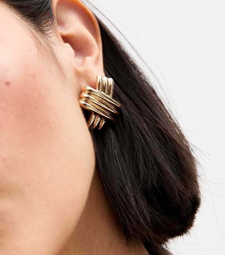 Gold Tone Ribbed Stud Earrings