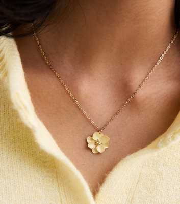 Gold Tone Flower Pendant Necklace