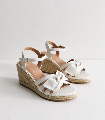 Wide Fit White Bow Embellished Faux Leather Wedge Sandals New Look