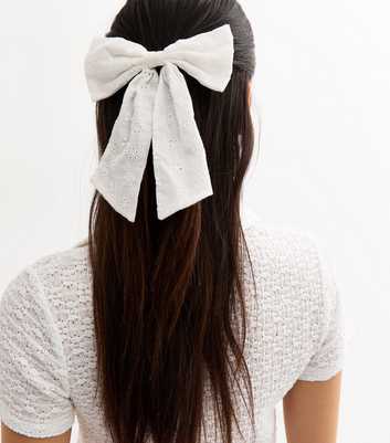 White Embroidered Bow Hair Slide