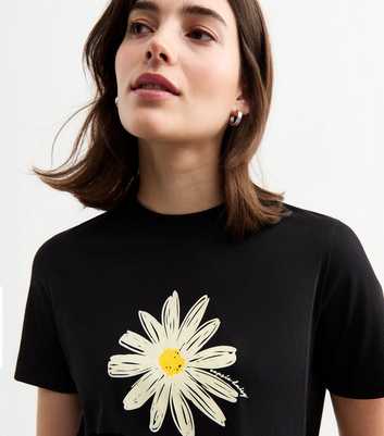 Black Daisy Print T-Shirt