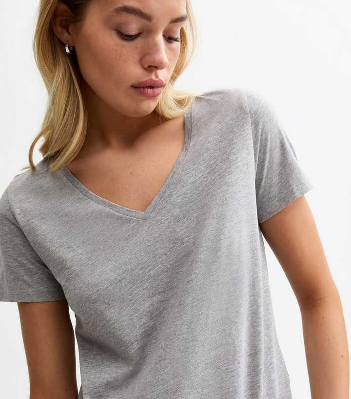 Gildan Women's G5V00L Heavy Cotton V-Neck T-Shirt - Short Sleeve, Regular Fit, Made In USA