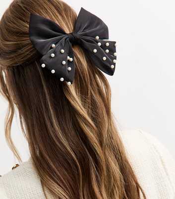 Black Faux Pearl Asymmetric Mesh Bow Hair Clip