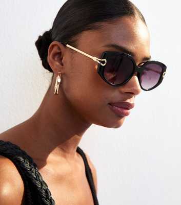 Black Round Frame Gold Trimmed Sunglasses
