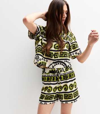 Cream Border Print Relaxed Shorts