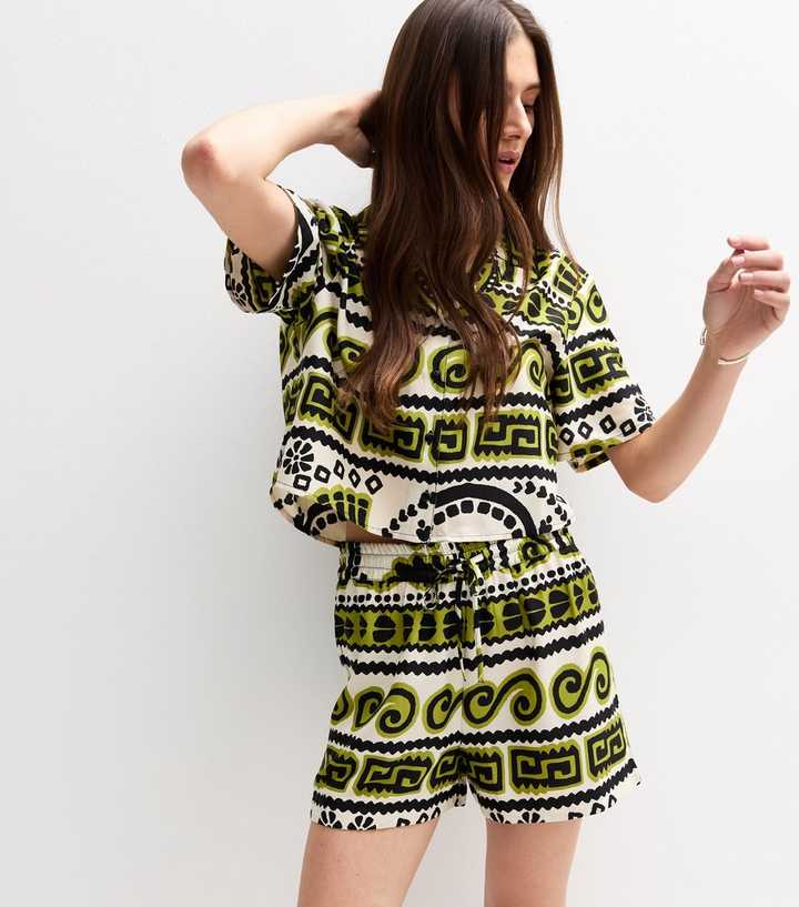 Cream Border Print Relaxed Shorts