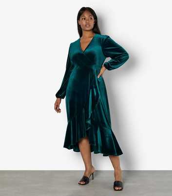 Apricot Curve Dark Green Ruffled Velvet Dress