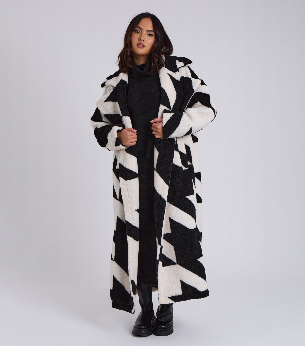 Women's Black Dogtooth Oversized Longline Coat Urban Bliss New Look