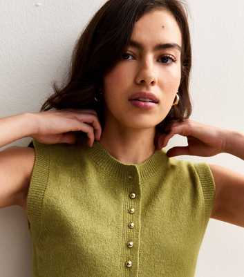 Green Crew Neck Contrast Button Knit Waistcoat