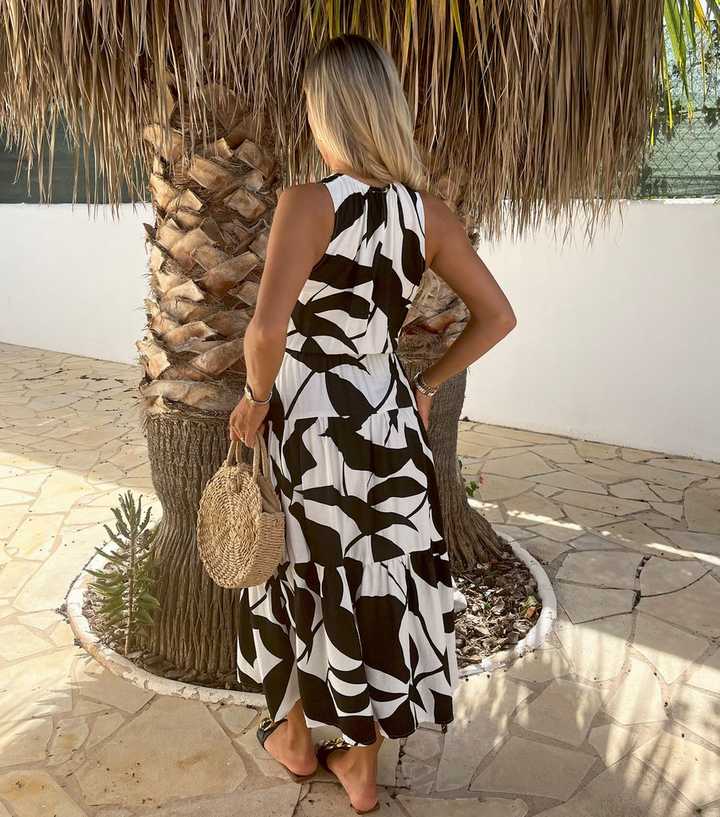 AX Paris Black Abstract Print Pleated Sleeveless Midi Dress