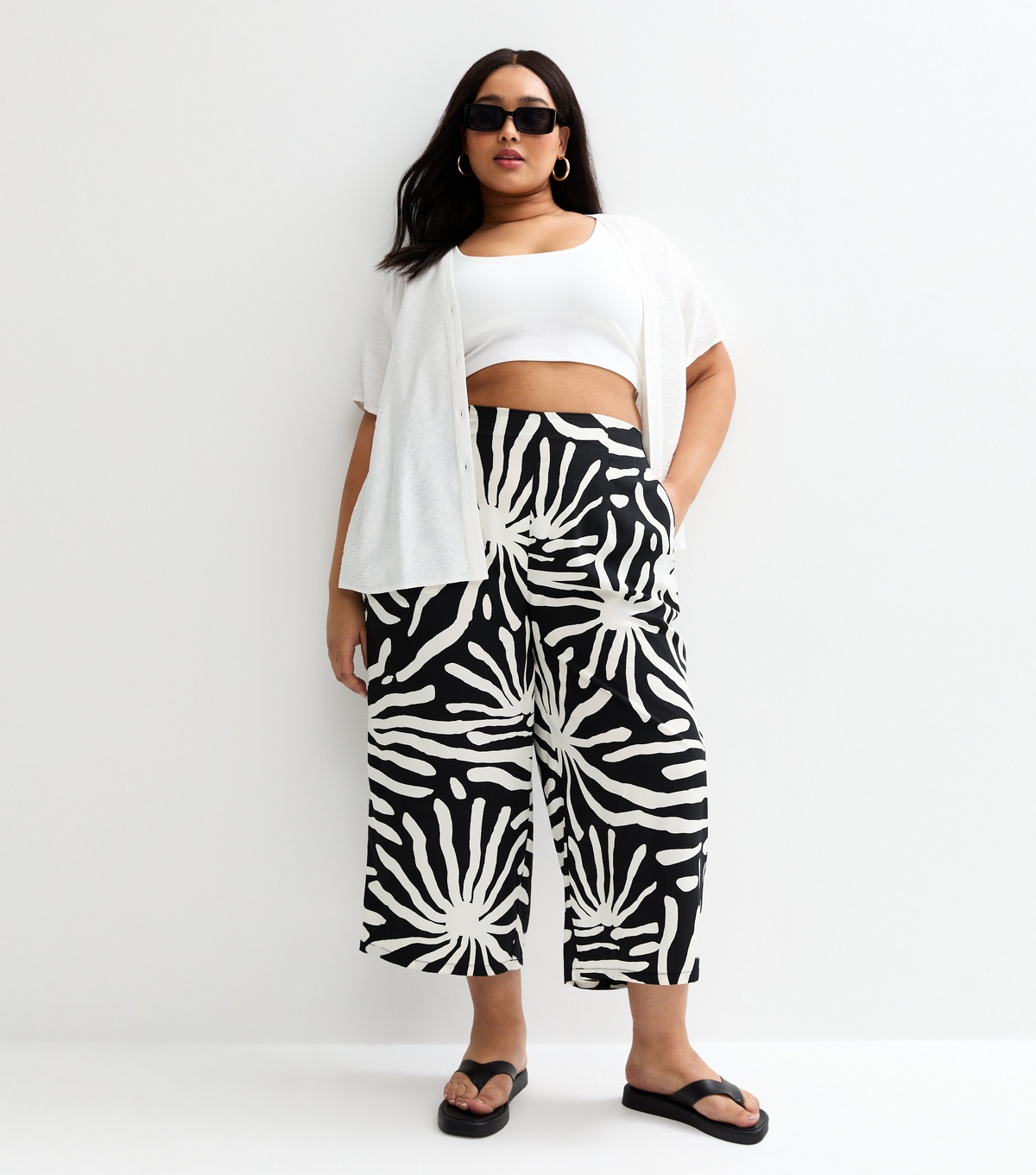 Women's Black Abstract Print Cropped Trousers New Look