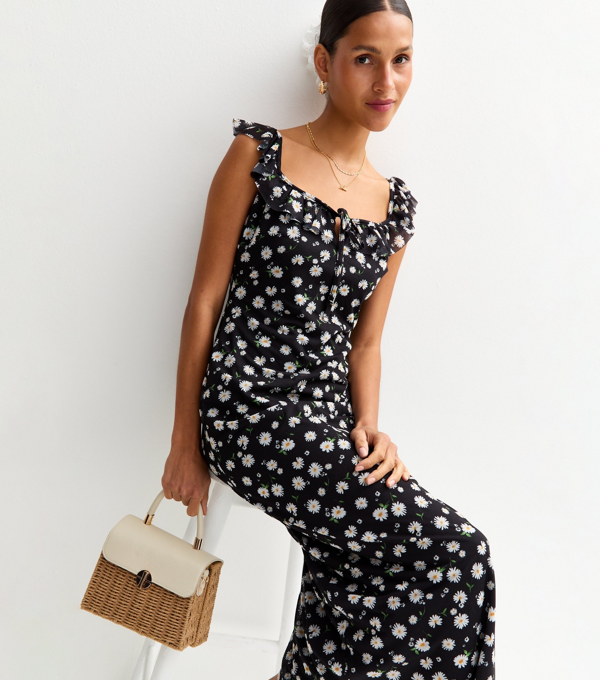 Women's Black Daisy Print Frilly Trimmed Midi Dress New Look