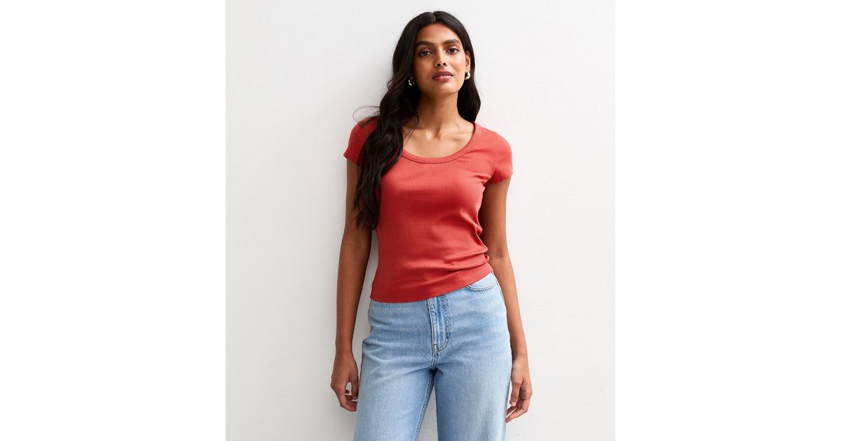7863 Red Scoop Neck T-Shirt