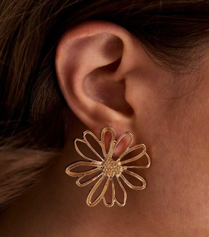 Gold Tone Cut Out Flower Stud Earrings