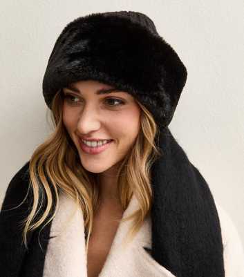 Black Faux Fur Trim Hat