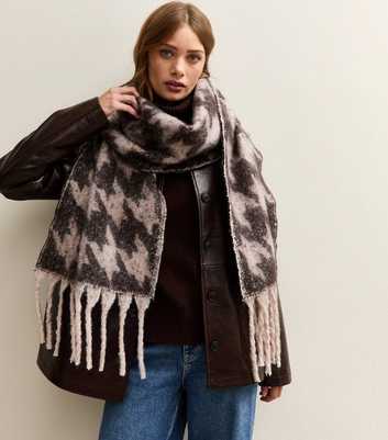 Brown Dogtooth Pattern Knit Scarf