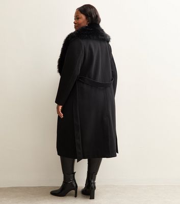 curves-black-faux-fur-collar-